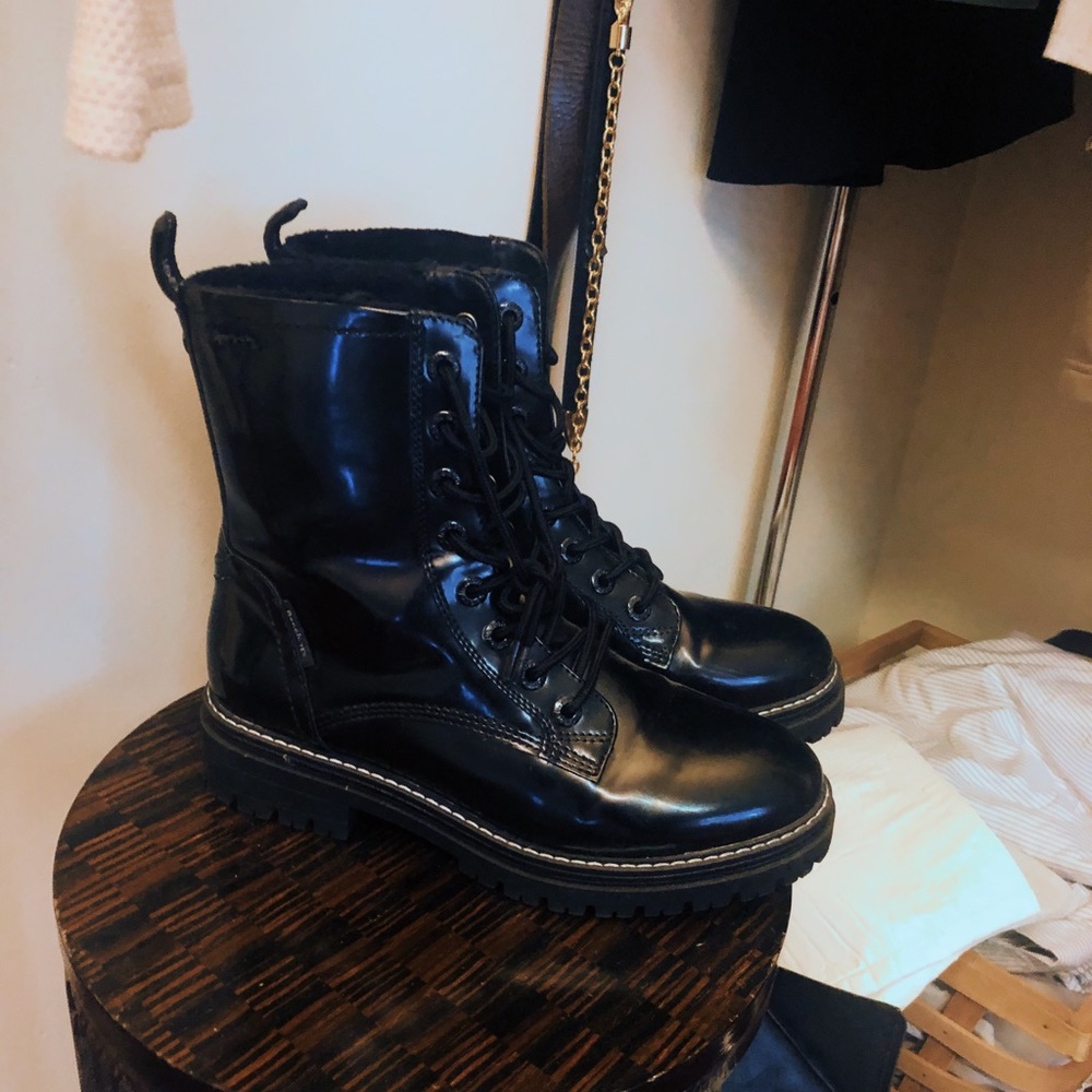 Doc Martin dupes size9 Only worn once, black,shiny